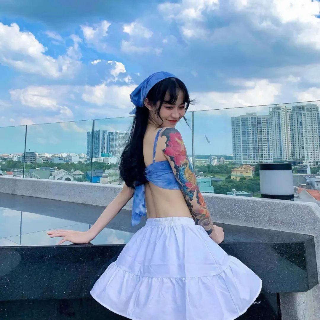隔楼女孩：我们之间的层距